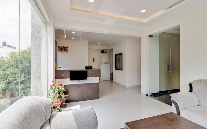OYO Hotel King's Suites, Near Kammanahalli.