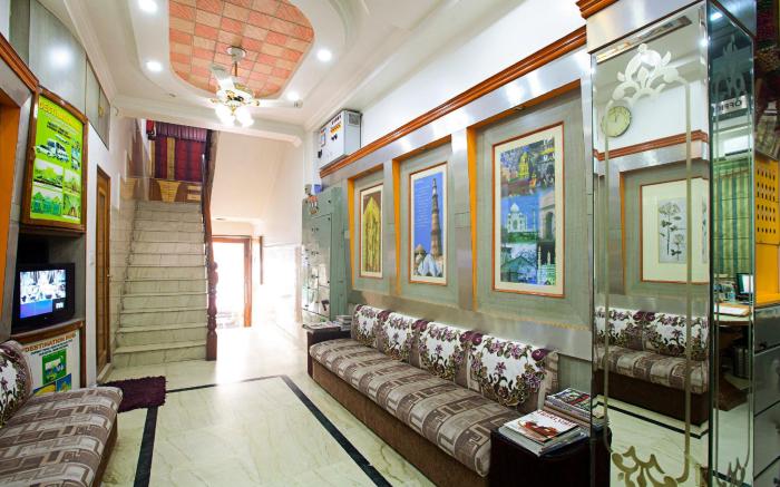 Capital O 329 Hotel C-Park Inn