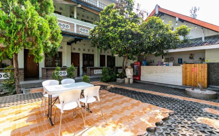 RedDoorz Plus near Taman Sari 2