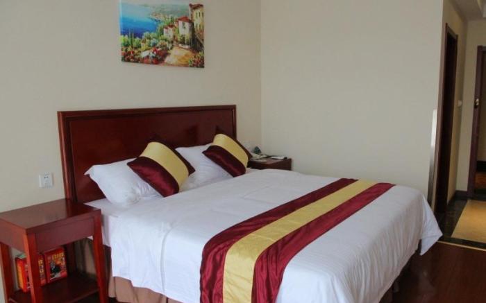 Greentree Inn Shanghai Middle Xinfu Road Huazhi Road Business Hotel