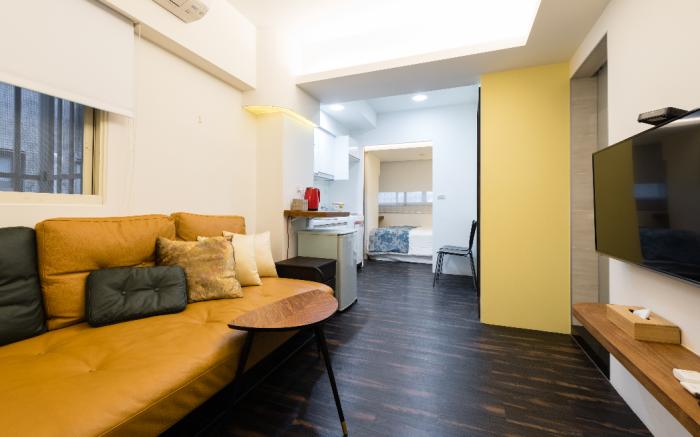 MRT Downtown Stylish B Apt 2-5P