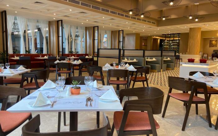 The Everest Hotel