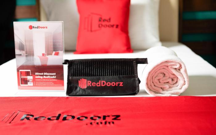 RedDoorz Plus near Rizal Junction