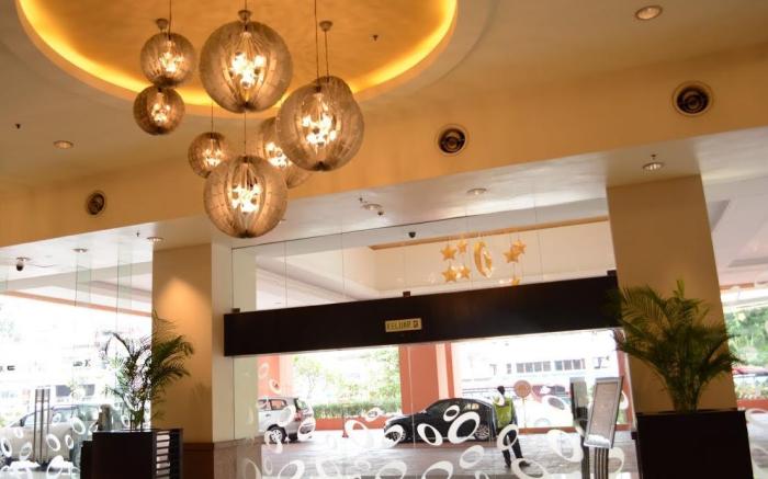 W Studio Resort Suites at Pyramid Tower