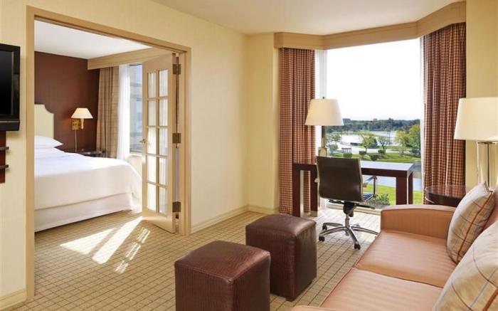 Sheraton Suites Chicago Elk Grove