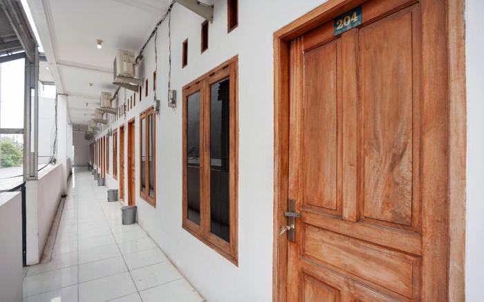 RedDoorz Syariah near Jatisampurna Hospital