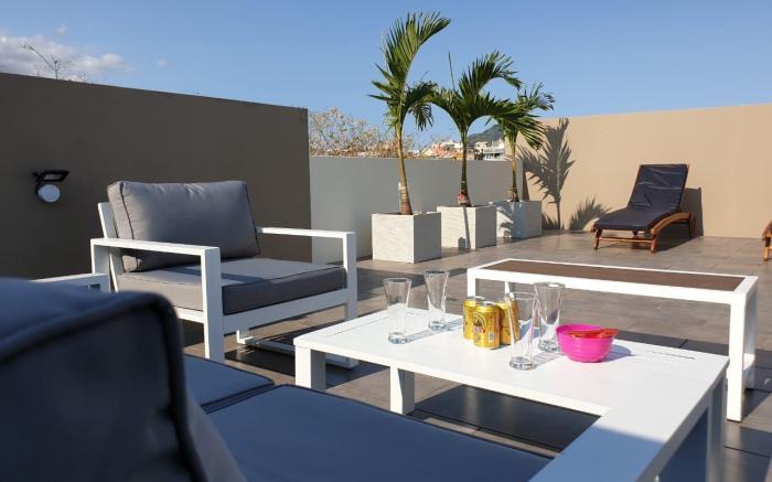 WESTWOOD APPARTMENT PENTHOUSE WITH PRIVATE ROOFTOP