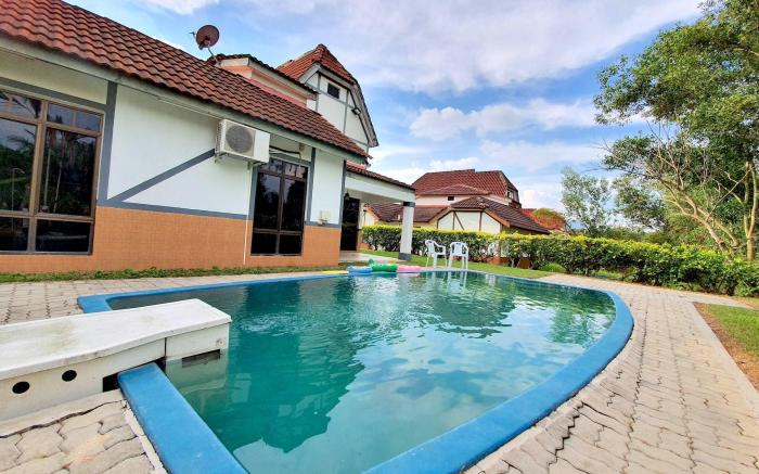 Melaka A'Famosa Villa with Private Pool for 10PAX!
