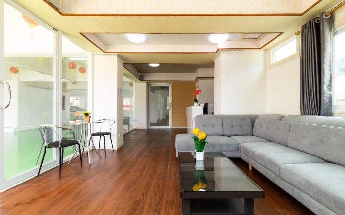 Two bedroom and one living room(business D ）