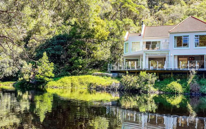 Sleep on the banks of the Kaaimans River