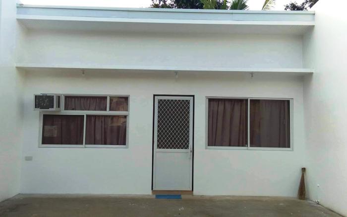 Two BR, 12pax, 3km outside Pico de Loro & beach /t