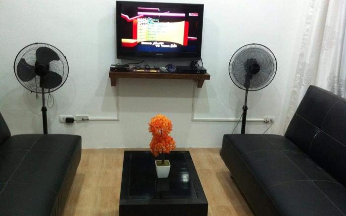 Two BR, 12pax, 3km outside Pico de Loro & beach /t