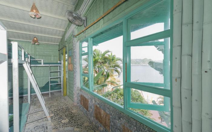 Manh Nu floating house