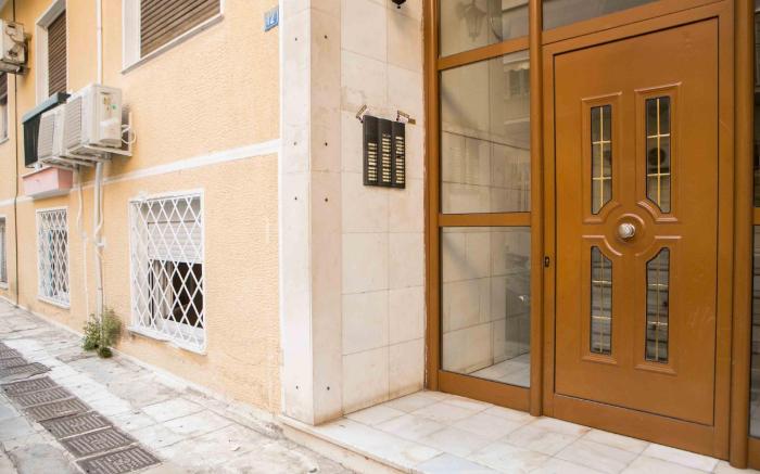 Best House, Kolchidos, Ampelokipoi Metro, Athens