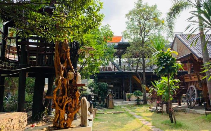 Traditional Thai Wooden House - Lux King Size