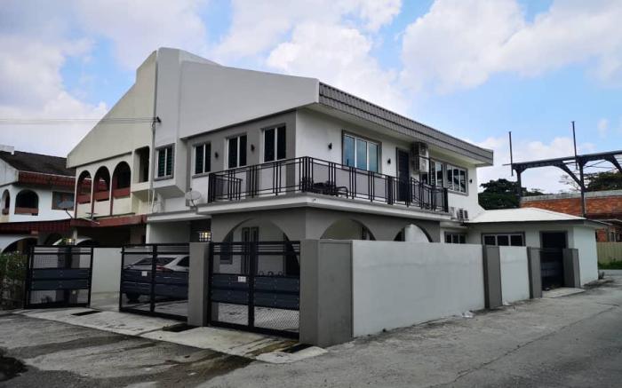 Semi-D First Garden 118 Homestay Ipoh 18Pax