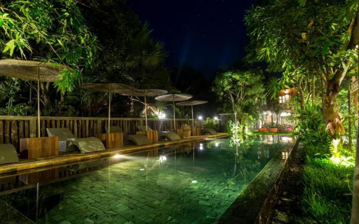 Wooden Villa with Pool View