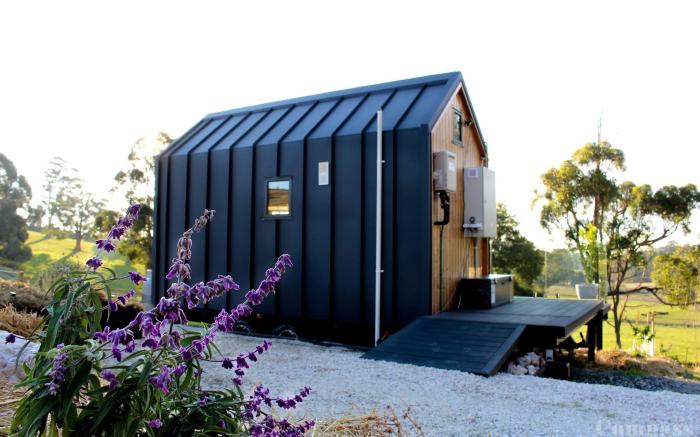 Modern Tiny House (Compass Hut)