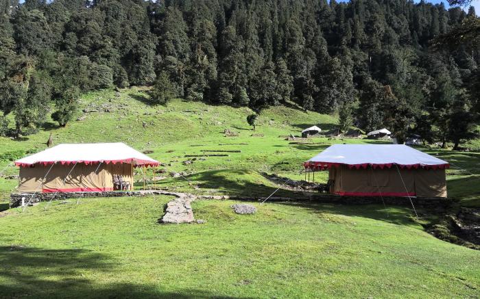 Gezellig Inn - Dewed Camp