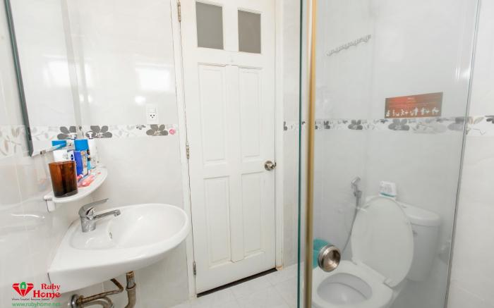 RH3-404 Centrally located with Mordern Style Home