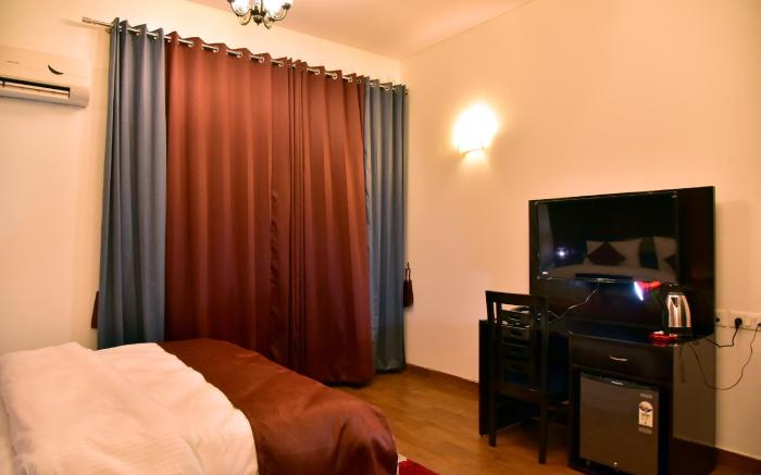 NOOK INN & SUITES - Place to Stay, Relax and Party
