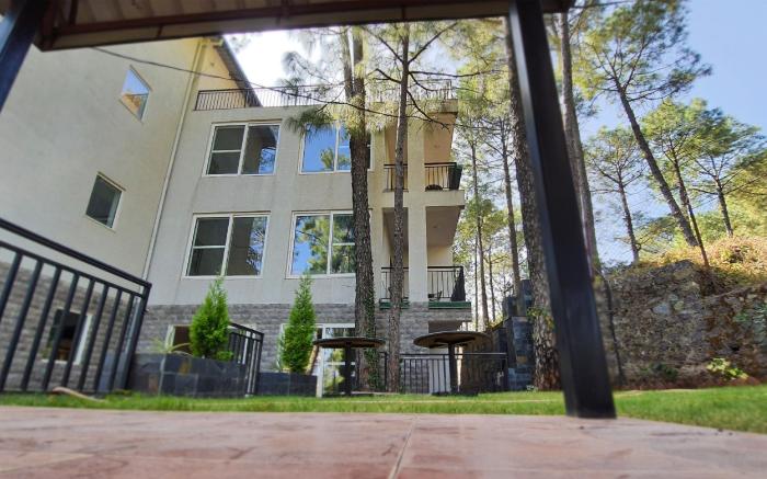Alpviram Villa, 4 Bhk En-suite villa with elevator