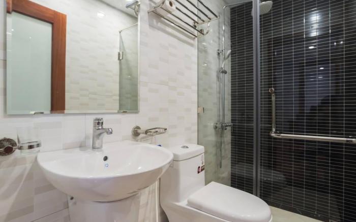 LAKESIDE ✯MODERN 2 BR ✯SUPER BUDGET ✯CENTRAL HANOI