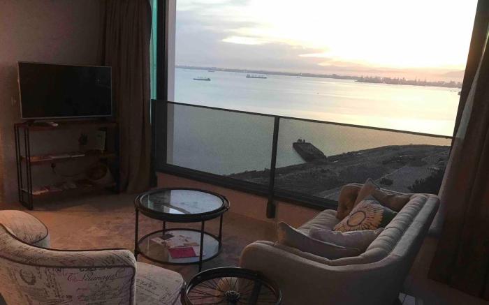 SUNRISE  Gurney Seaview Luxury Duplex, Georgetown