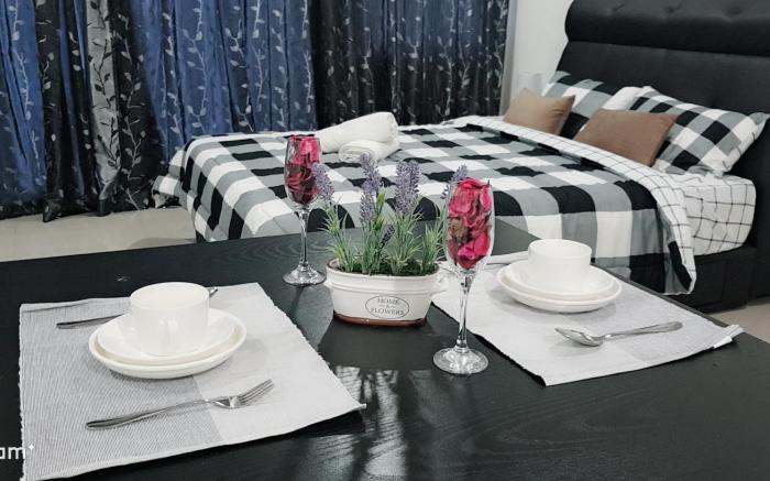2@Trefoil Setia Alam 2pax@Comfy  1min to City Mall