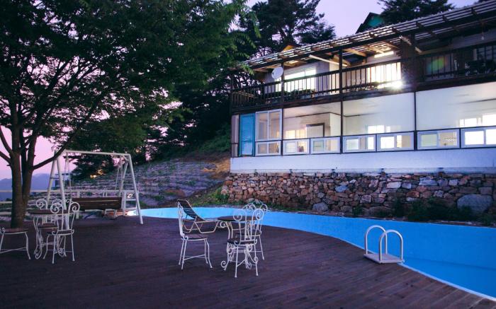 Danyang Mountain Pension