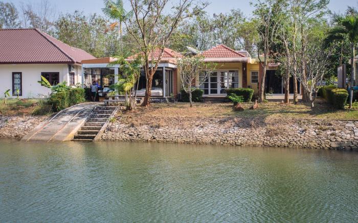 F22 Large 3 Bedrooms beach house WIFI Full Kitchen