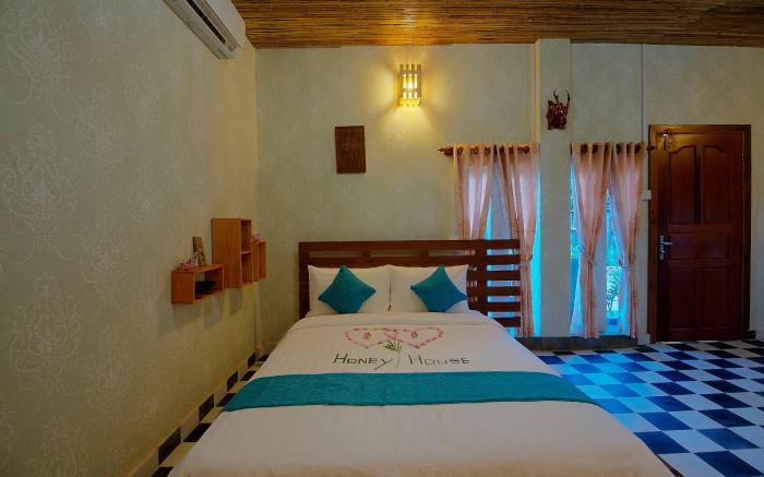 Old Khmer House 1Bed + Breakfast