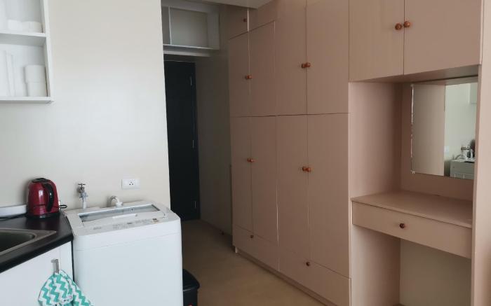 Downtown Upscale Condo FAST 20mbps 