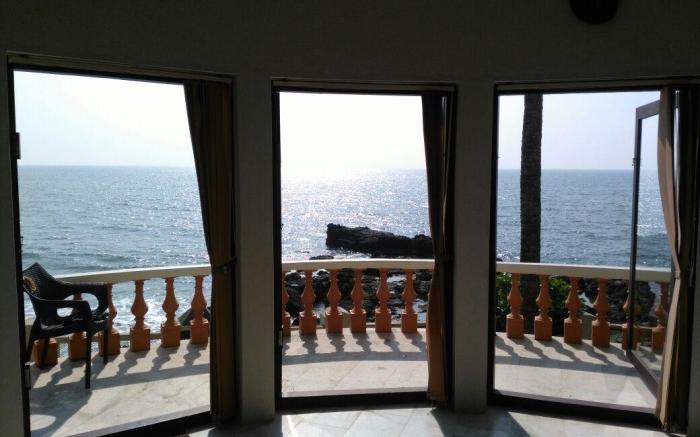 THE OUTRIGGER - Exclusive 2 BR Beachfront Villa