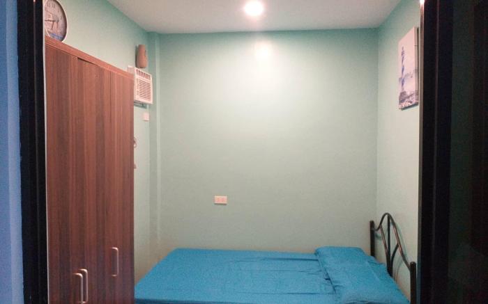 Azulea Double Deluxe 1 - own CR,  shower, AC, TV