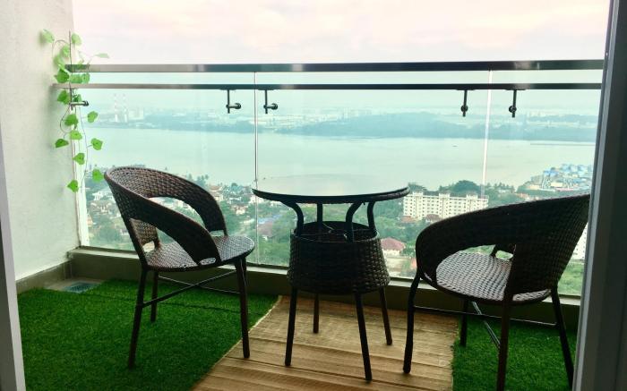 Spacious 2Bed Condo Suites w Jacuzzi Bath/Smart TV