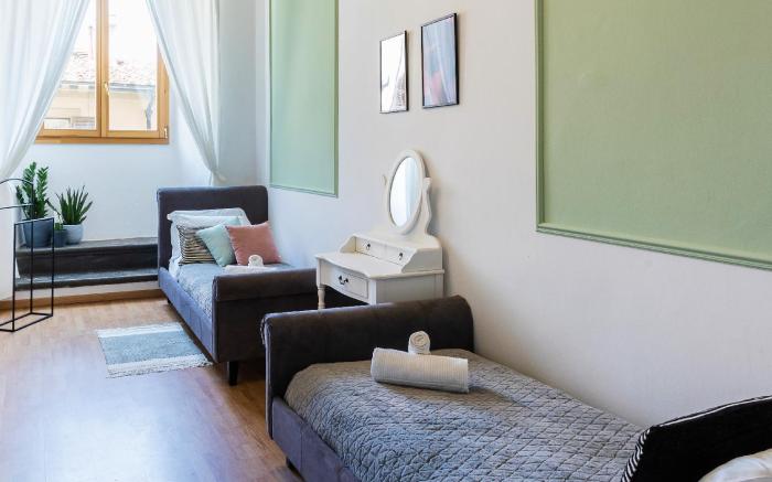 NEW - A Florence Palace - 4 bedroom apartment, AC