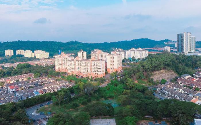 Puchong Setiawalk Penthouse for 14 pax | Iconique