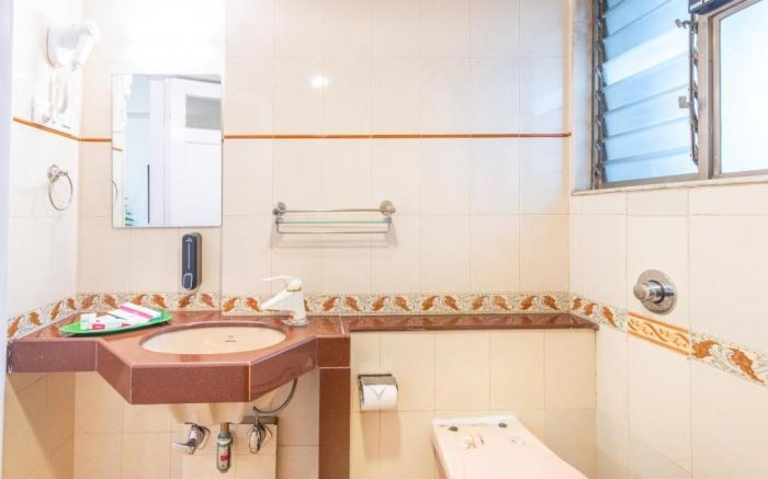 Stay in a 4 BHK near Jio World Drive, Bandra 