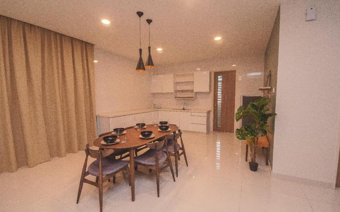 Luxury 3-sty semi-D 5BR 5Bath@Batu Ferringhi 15ppl