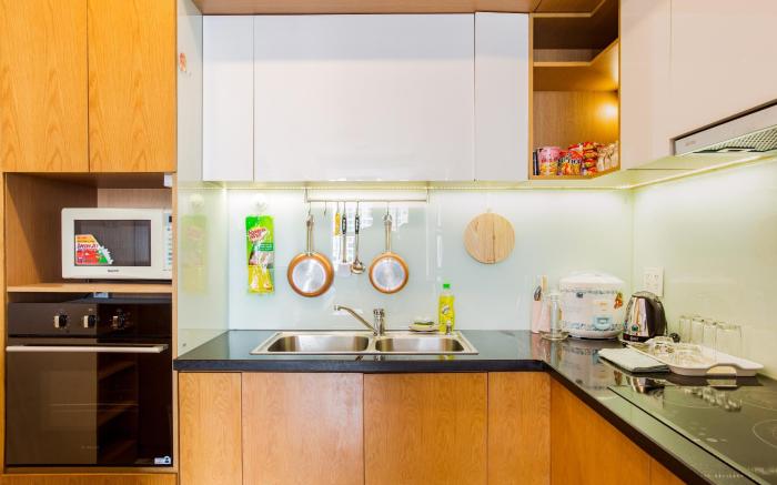 Luxury 2 BRs 5 mins to Airport Free Pool & Gym