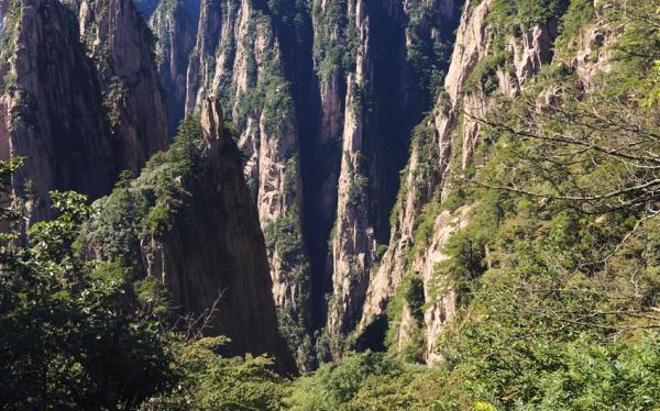 黃山旅遊│尊爵遊│深度黃山３晚、西海地軌纜車、梅峰千島湖、美食徽州８日遊｜三排椅、WiFi機、國際五星酒店