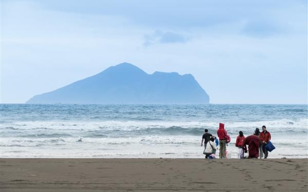 快閃限定｜北基宜旅遊｜東北角外澳沙灘迎接2025曙光.烏石港海景酒店BUFFET.極東之美燈塔.仁愛市場料理｜台北出發