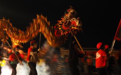 苗栗旅遊｜元宵限定.2025苗栗𪹚龍系列活動.銅鑼炮仗花公園.彩虹湯圓DIY.新埔車站遇海風F二日|大人囝仔