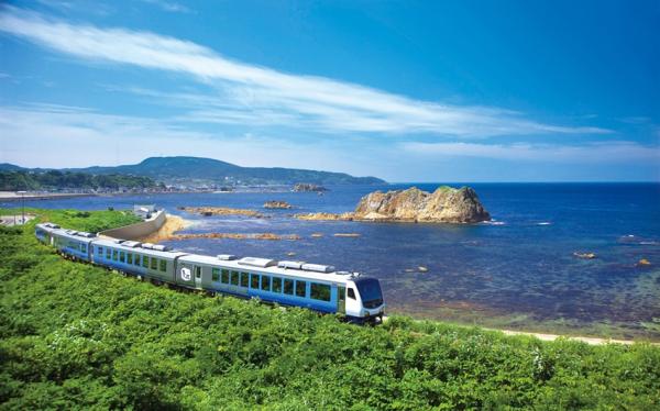 輕奢行│東北北海道四鐵道│秘境溫泉．JR五能線海岸列車．跨海青森函館新幹線．白神山地青池．百萬夜景函館7日