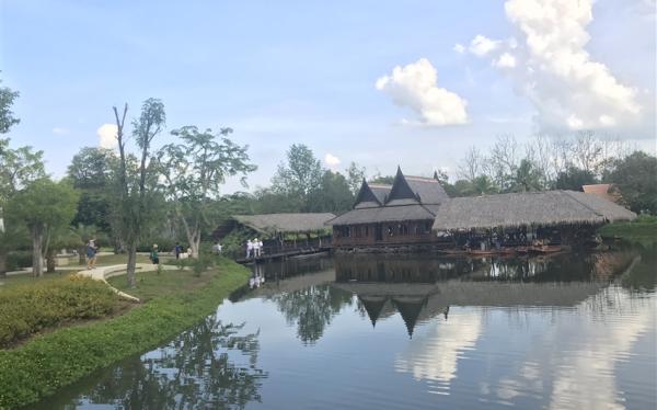 泰國｜粉紅三頭象神、金色大佛虎穴寺、桂河天空步道、茉莉之城、網紅雨林風咖啡廳5日｜兩人成行