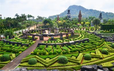 泰國旅遊│曼谷國際五星一晚,超人氣長頸鹿,古城餵食小象,泰式按摩,東芭樂園,EmSphere新百貨6日