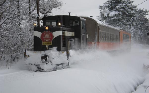 好食在東北仙青雙點進出|東北八甲田樹冰纜車.津輕暖爐列車.猊鼻溪屋形暖桌遊船.全程溫泉.無自理餐五日