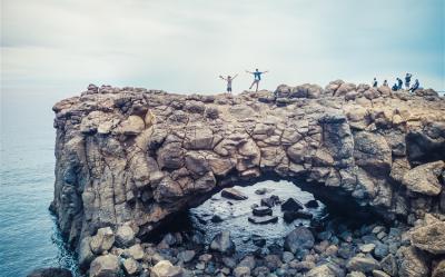 澎湖旅遊｜【2人成行►迷你團】漁翁島燈塔.外垵漁港.後寮天堂路.鯨魚洞.五星飯店三日｜台南出發