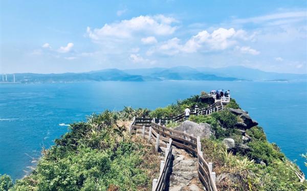 基隆｜38女王節｜360度島嶼海景祕境.基隆嶼燈塔.登島.繞島三合一.長榮含晚餐二日｜中部出發